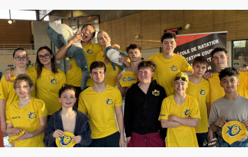 ☀️🏊‍♂️ Les Requins Couronnés confirment leur progression et illuminent le bassin ☀️🏊‍♂️